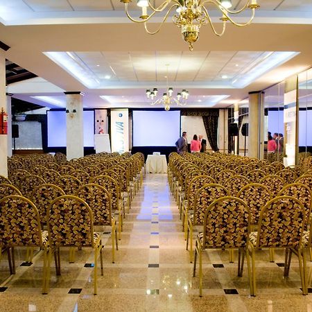 Hotel Ramada By Wyndham Buenos Aires Vicente López Affari foto