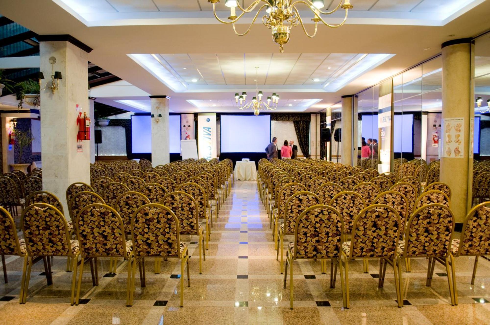 Hotel Ramada By Wyndham Buenos Aires Vicente López Affari foto