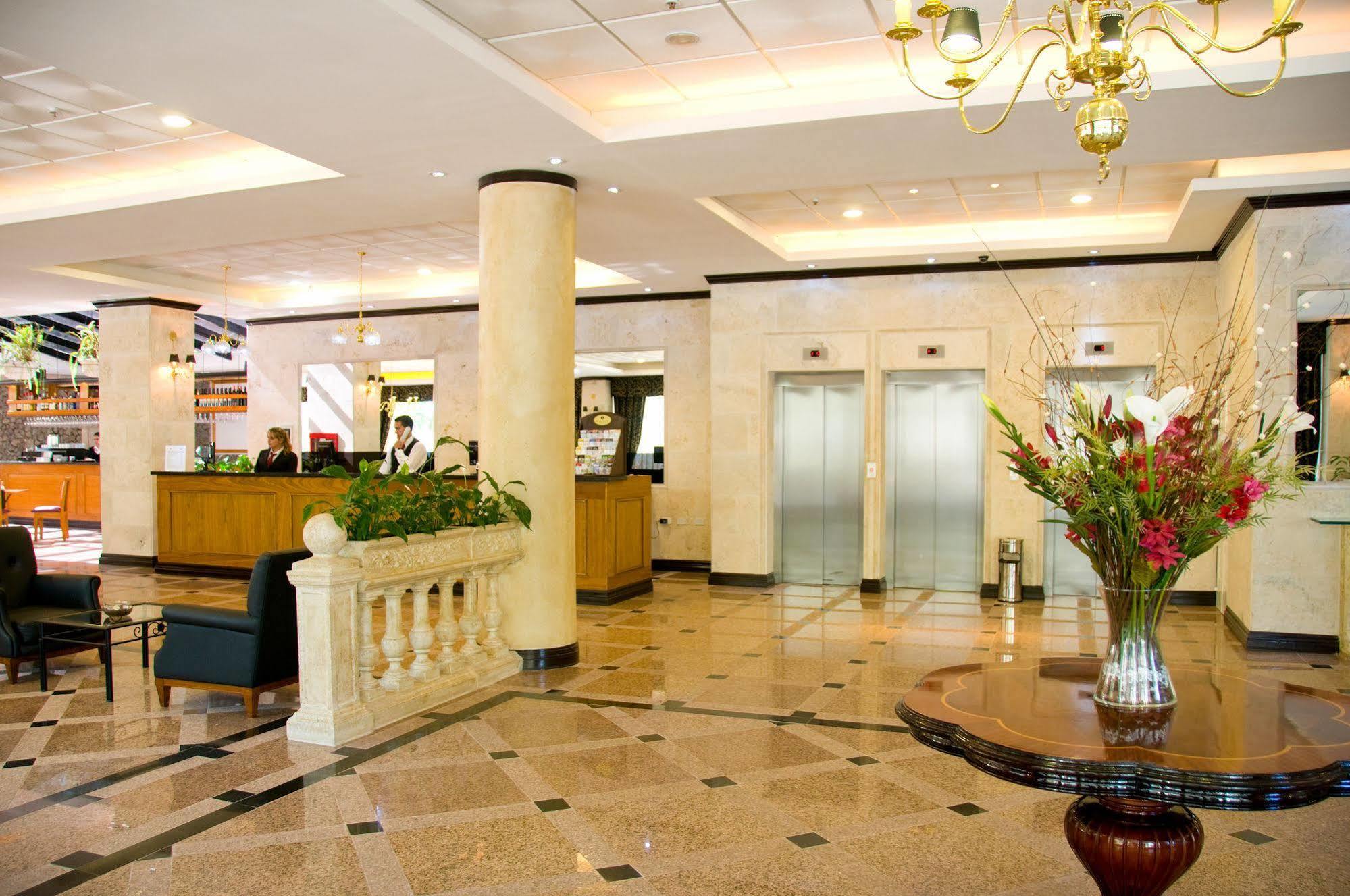 Hotel Ramada By Wyndham Buenos Aires Vicente López Esterno foto