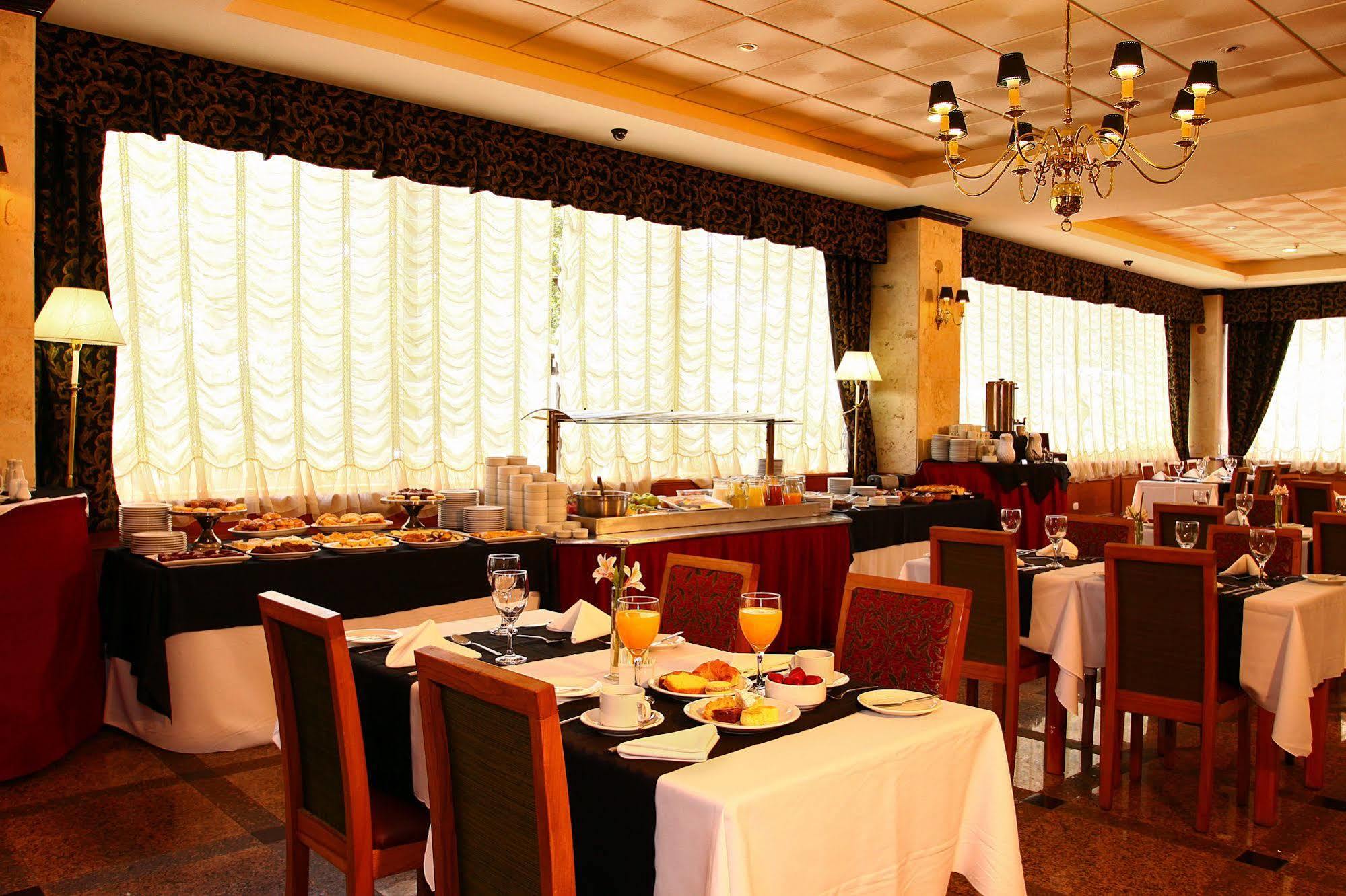 Hotel Ramada By Wyndham Buenos Aires Vicente López Esterno foto