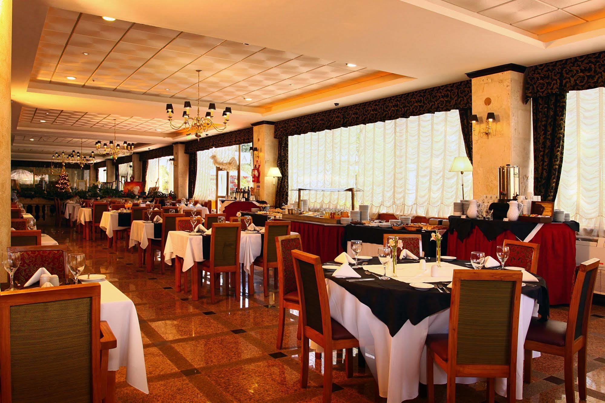 Hotel Ramada By Wyndham Buenos Aires Vicente López Esterno foto