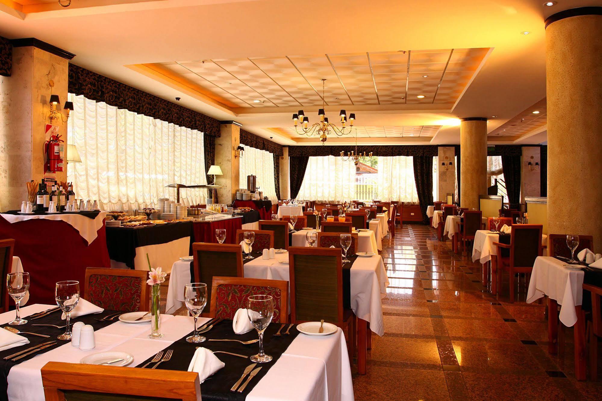 Hotel Ramada By Wyndham Buenos Aires Vicente López Esterno foto