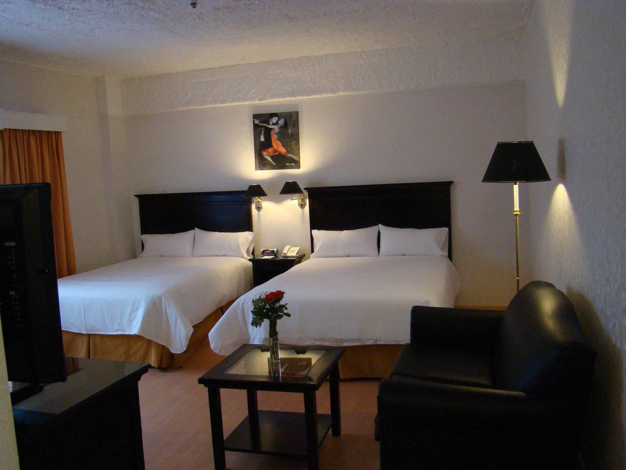 Hotel Ramada By Wyndham Buenos Aires Vicente López Esterno foto