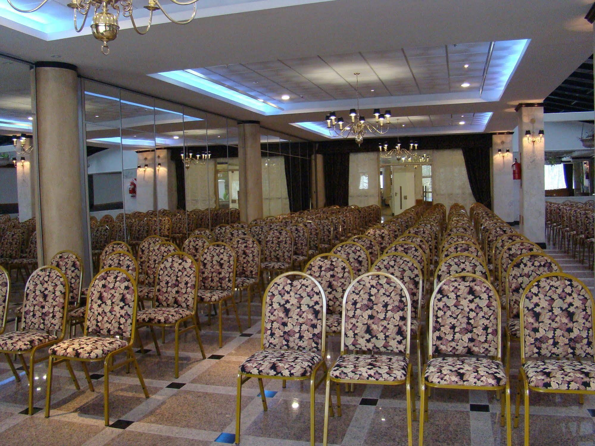 Hotel Ramada By Wyndham Buenos Aires Vicente López Esterno foto