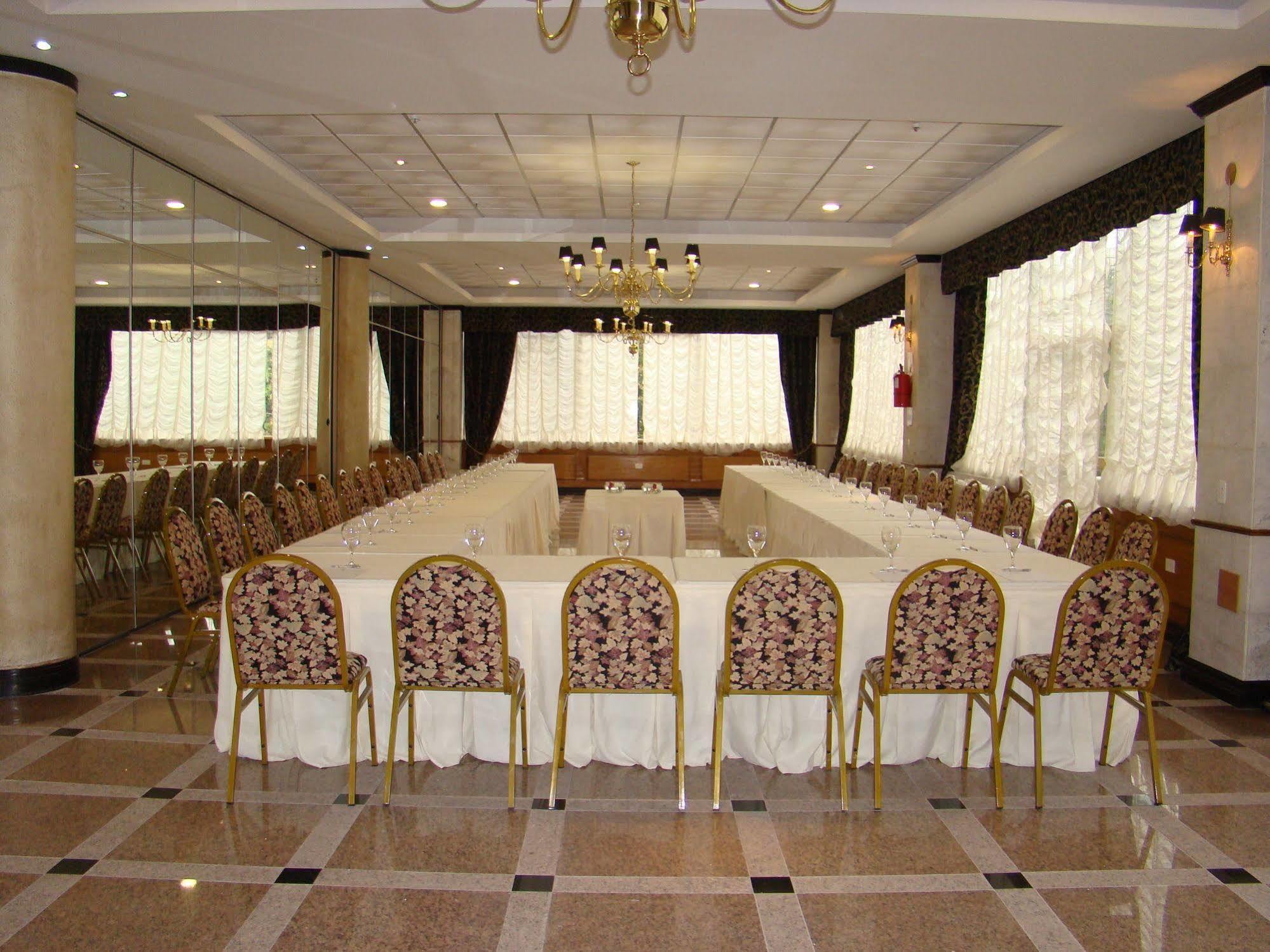 Hotel Ramada By Wyndham Buenos Aires Vicente López Esterno foto