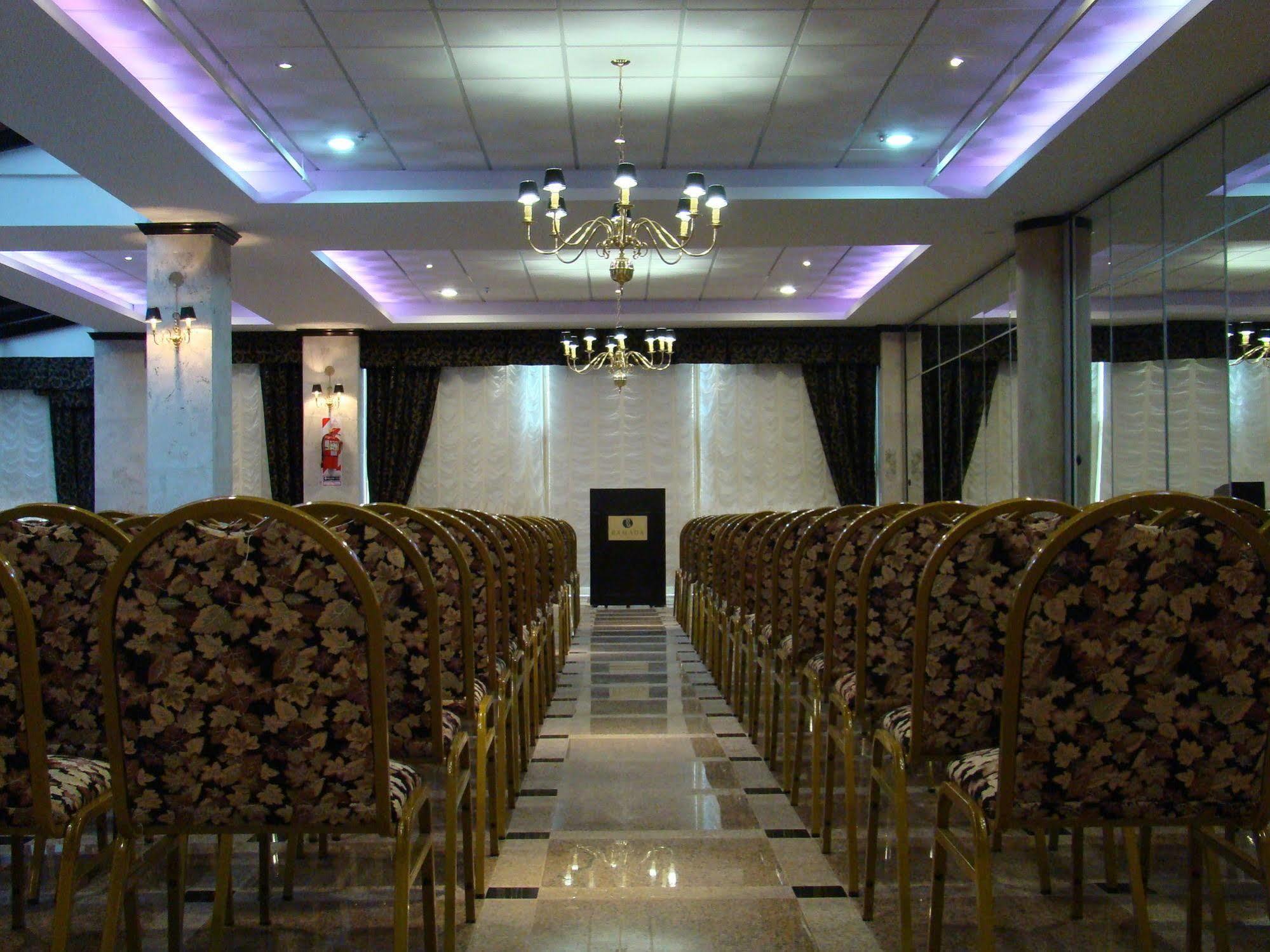Hotel Ramada By Wyndham Buenos Aires Vicente López Esterno foto